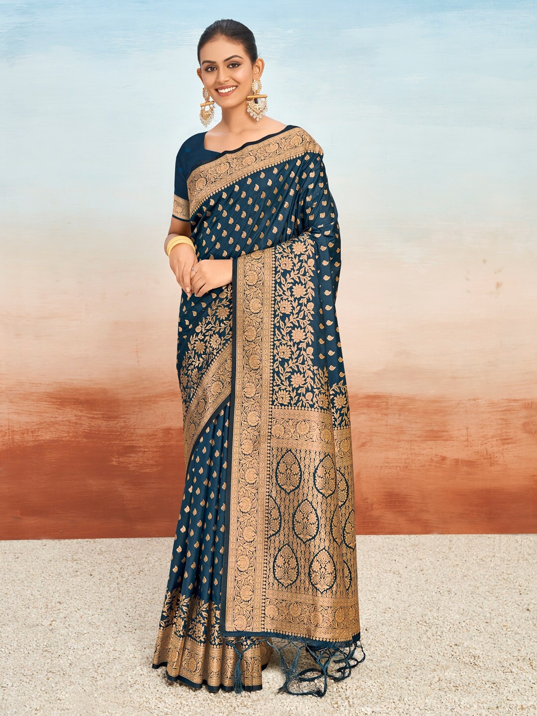 

SANGAM PRINTS Paisley Woven Design Zari Saree, Blue