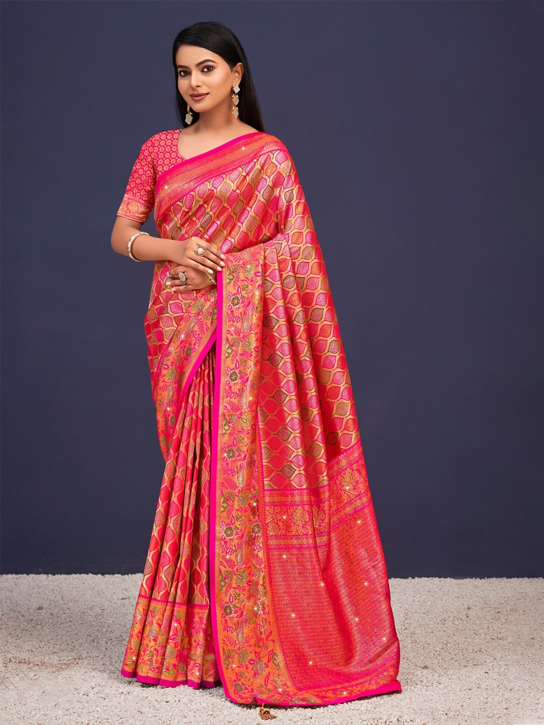 

SANGAM PRINTS Floral Woven Design Zari Saree, Pink