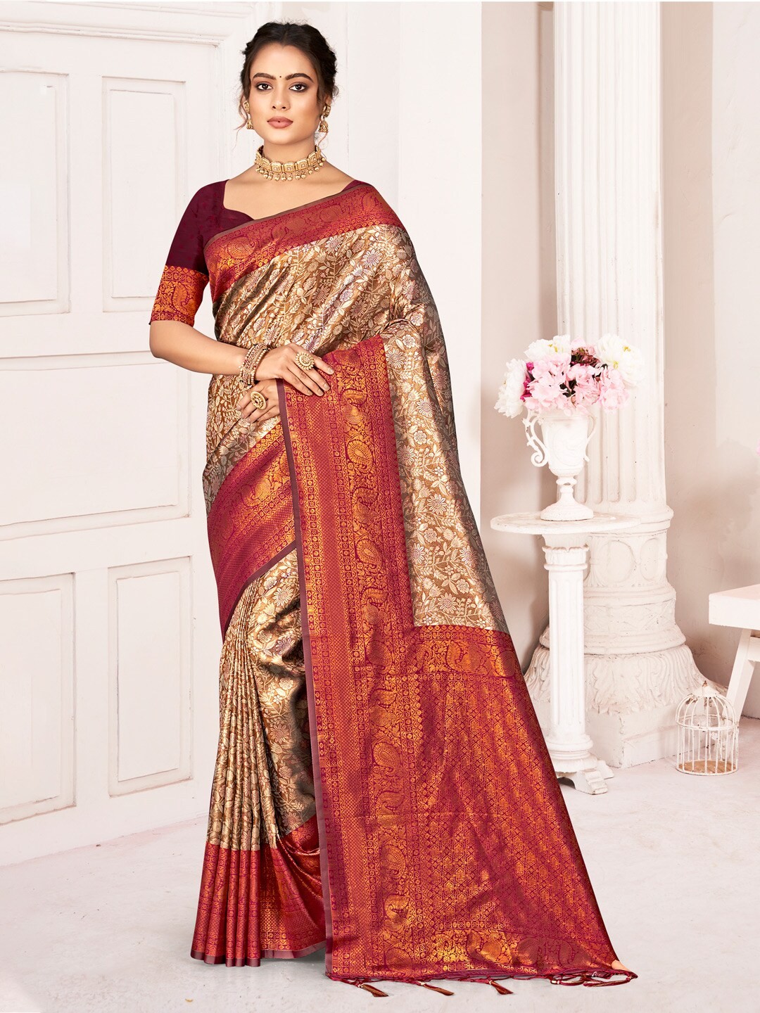 

SANGAM PRINTS Floral Woven Design Zari Kanjeevarm Saree, Brown