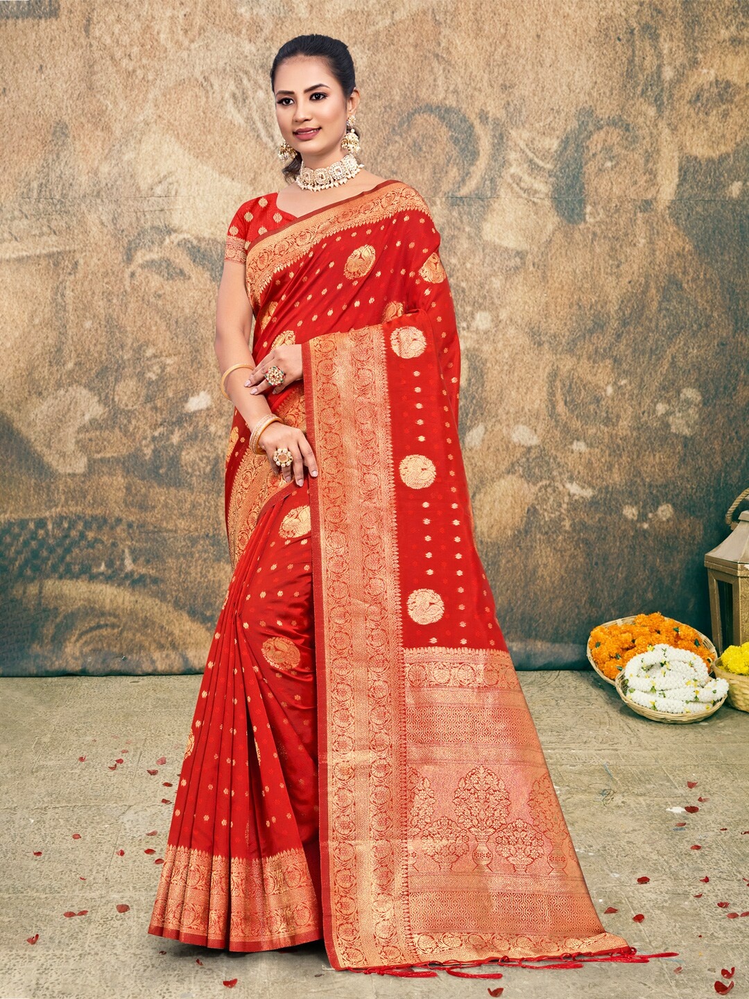 

SANGAM PRINTS Floral Woven Design Zari Saree, Red