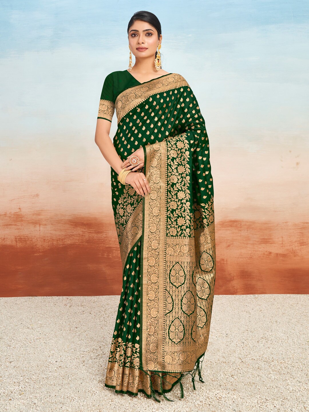 

SANGAM PRINTS Ethnic Motifs Woven Design Zari Saree, Green