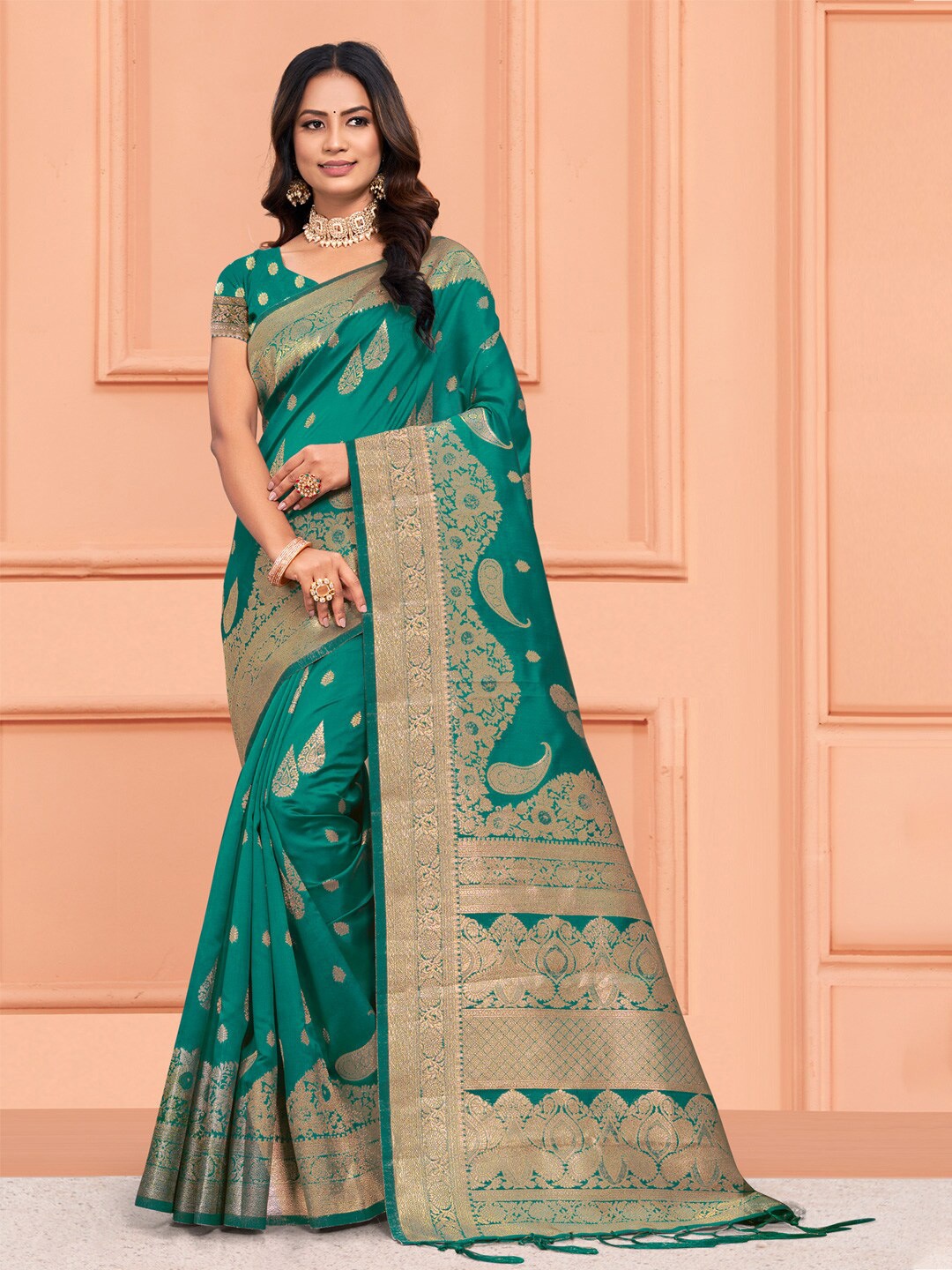 

SANGAM PRINTS Ethnic Motifs Woven Design Zari Saree, Green