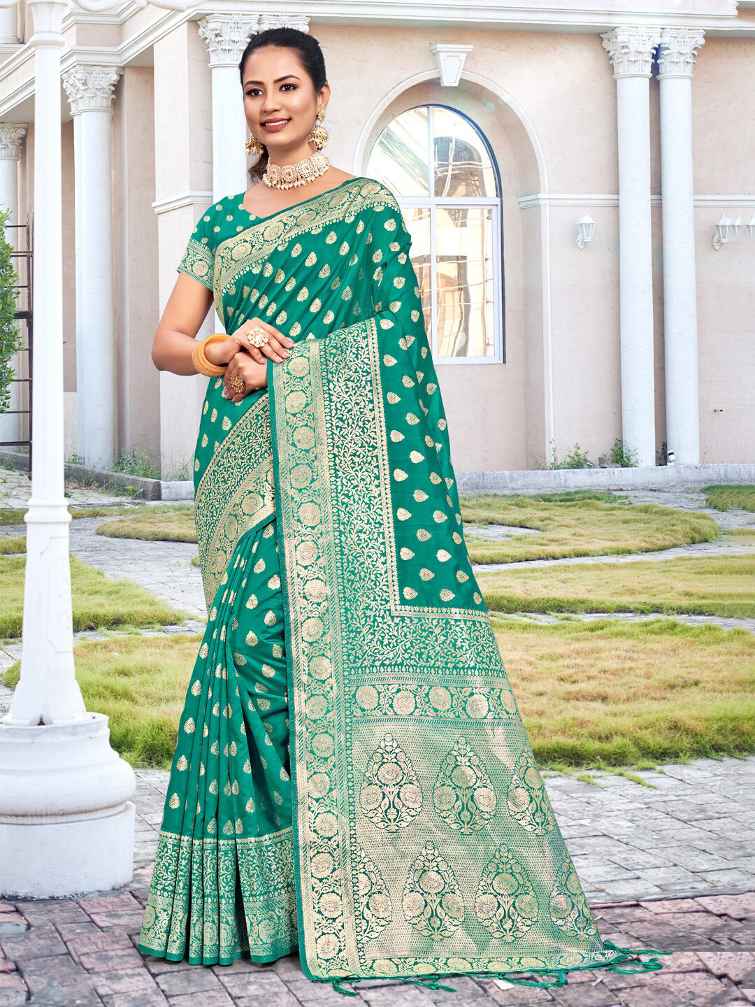 

SANGAM PRINTS Floral Woven Design Zari Saree, Green
