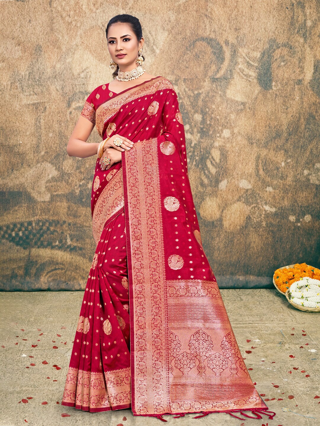 

SANGAM PRINTS Floral Woven Design Zari Saree, Maroon