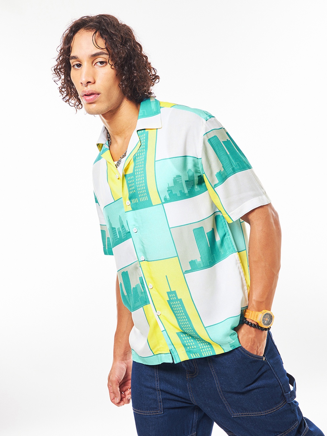 

Bewakoof Green Graphic Printed Casual Shirt