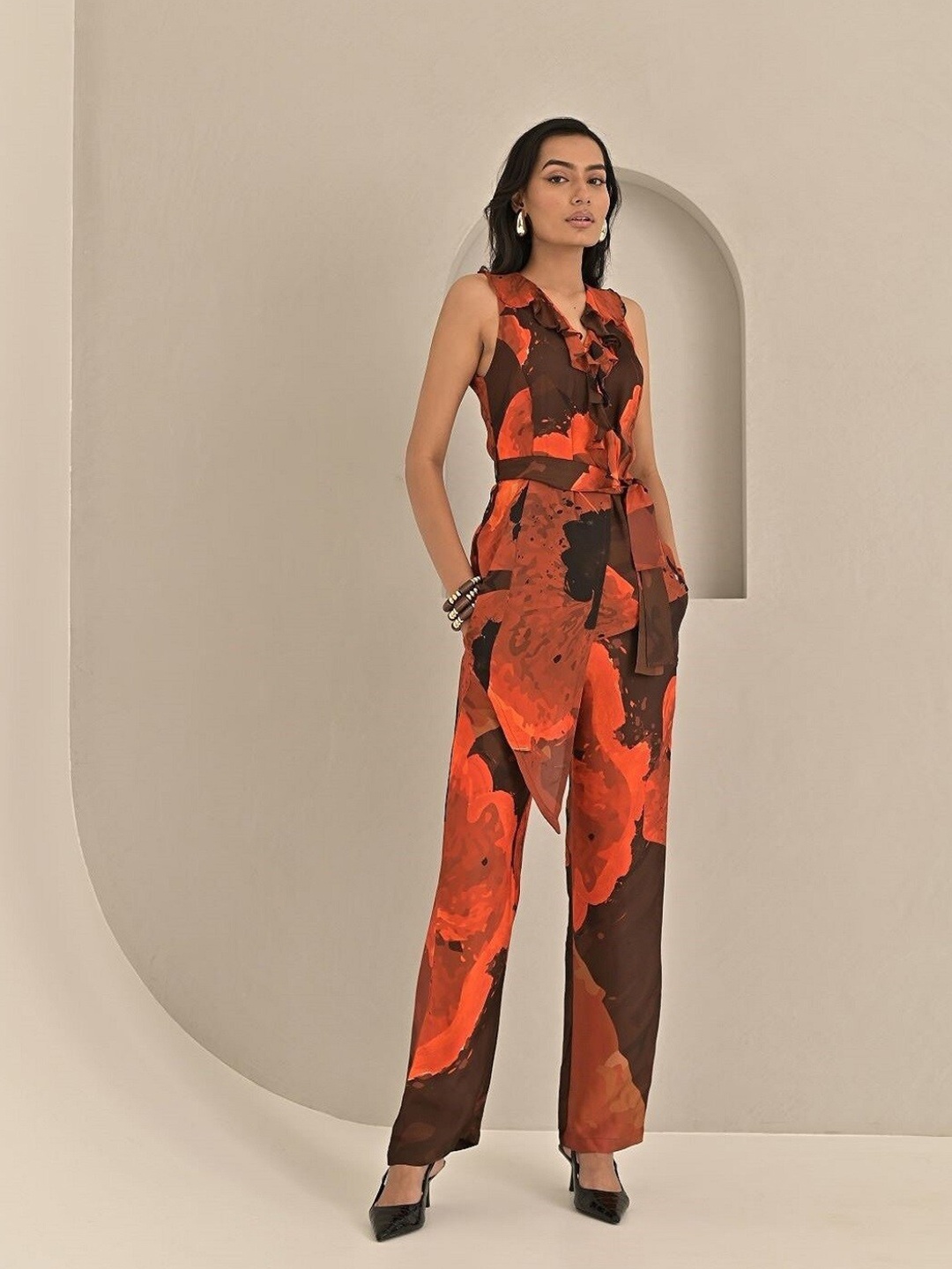 

MISSY Floral Printed Sleeveless Shirt Collar Ruffels & Tie-Ups Detail Cotton Top, Red