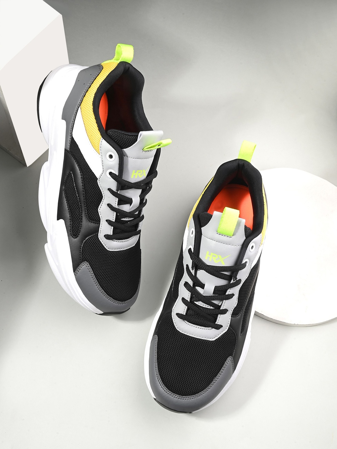 

HRX by Hrithik Roshan Men Textured Sneakers, Black