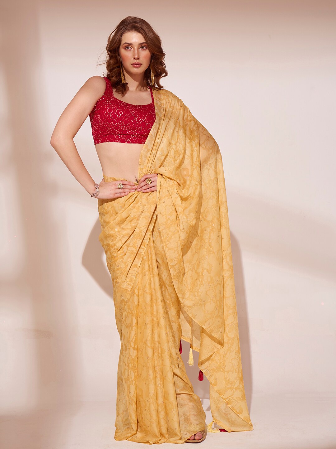 

Ishin Abstract Printed Saree, Yellow