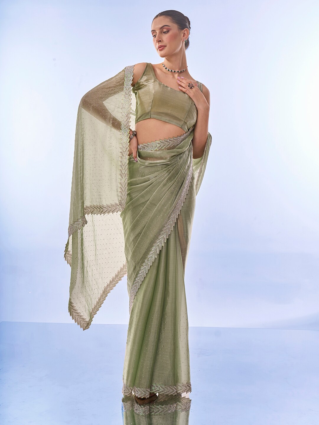 

Ishin Embellished Beads and Stones Organza Saree, Green