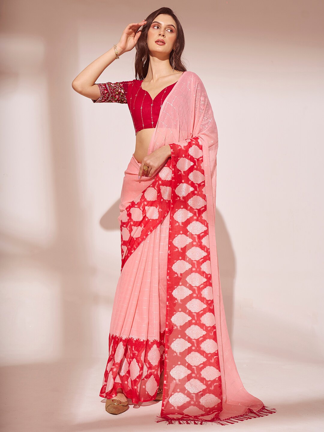 

Ishin Checked Printed Saree, Pink