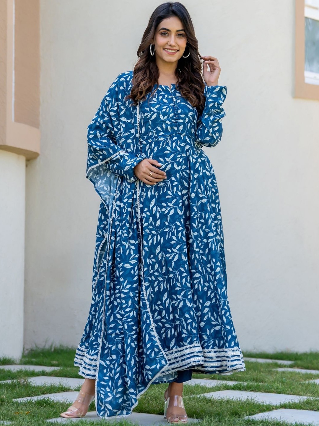 

HOUSE OF JAMOTI Floral Printed Regular Anarkali Kurta with Trousers & Dupatta, Blue