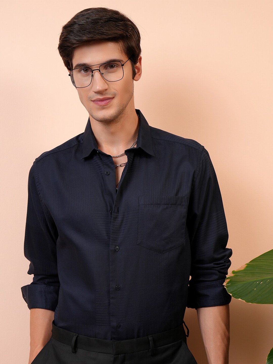 

LOCOMOTIVE Men Premium Dobby Textured Occasion Shirt, Navy blue