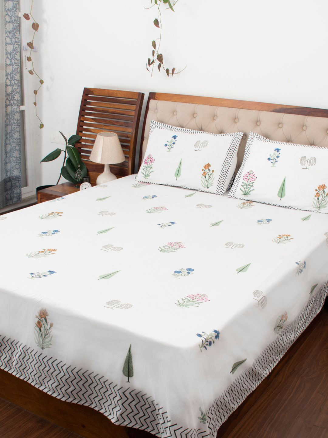 

The Curio Street Off White & Blue Floral 300 TC Cotton Queen Bedsheet With 2 Pillow Covers