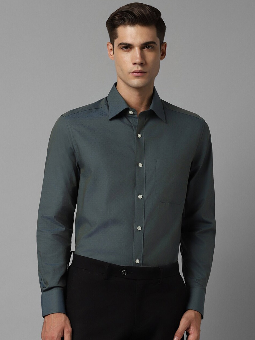 

Louis Philippe Textured Spread Collar Cotton Formal Shirt, Green