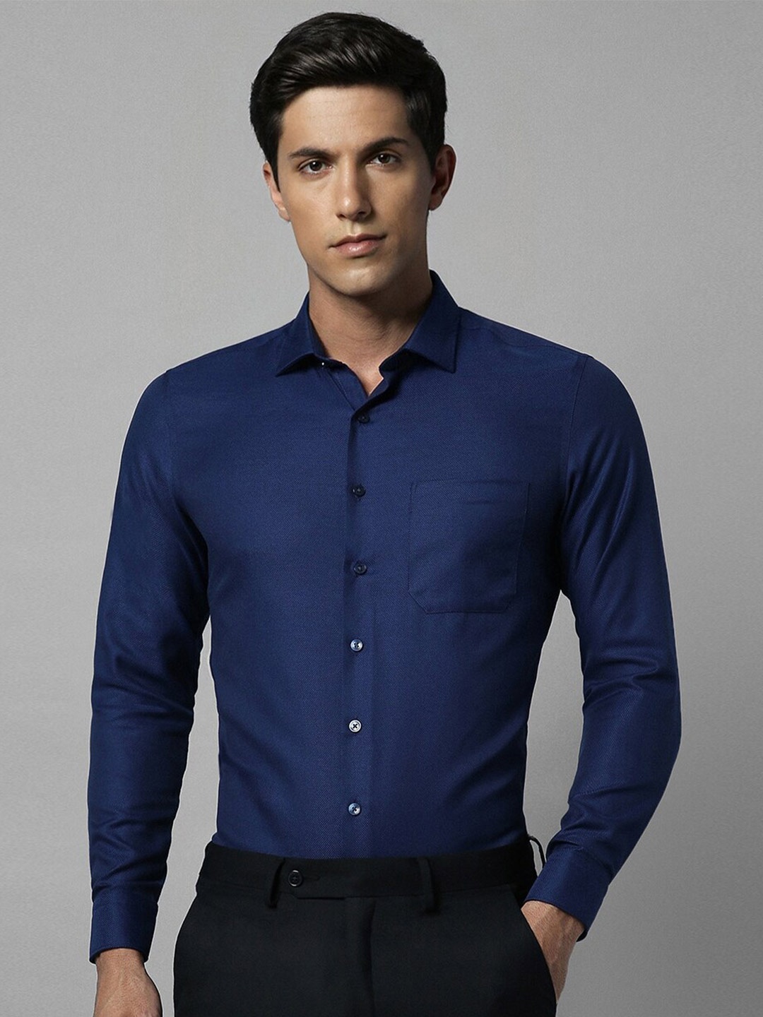 

Louis Philippe Textured Spread Collar Slim Fit Cotton Formal Shirt, Navy blue