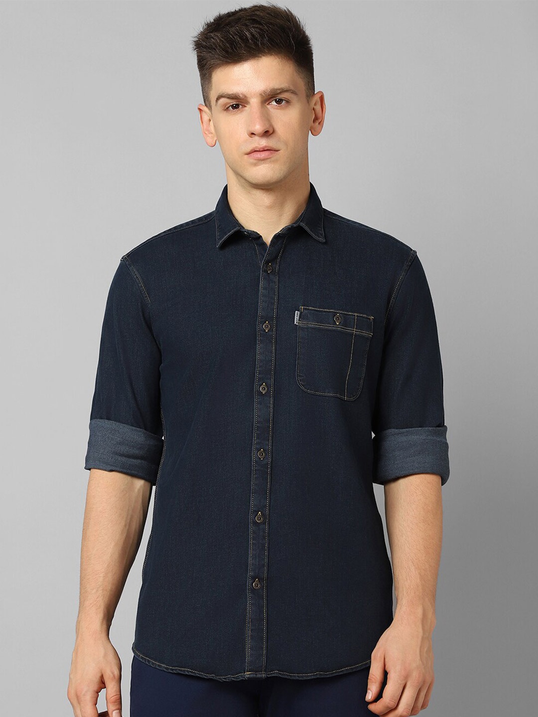 

Louis Philippe Jeans Spread Collar Long Sleeves Slim Fit Cotton Casual Shirt, Navy blue