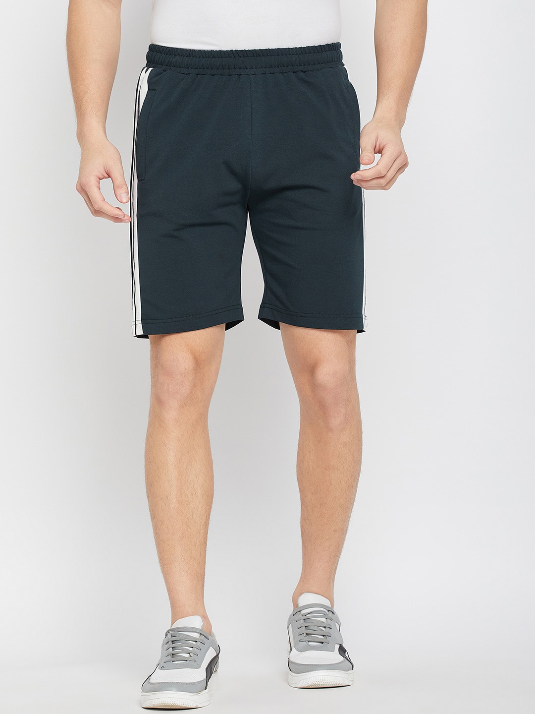 

Okane Men Mid-Rise Sports Shorts, Green