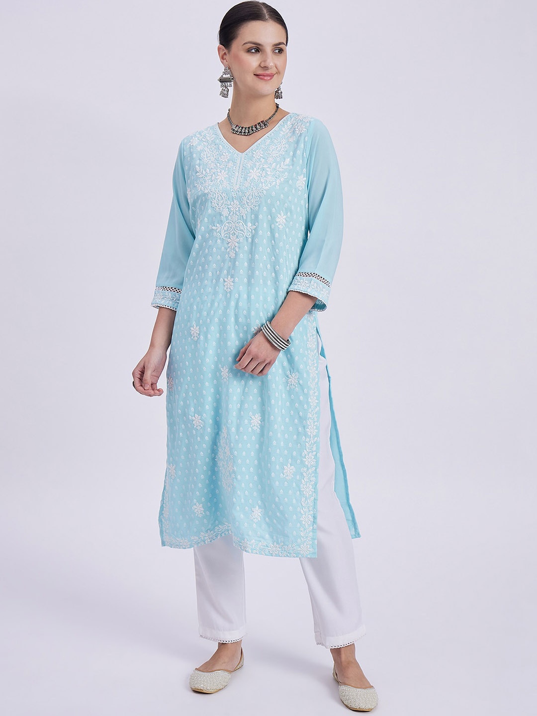 

Knitstudio Floral Embroidered Regular Thread Work Kurta with Trousers, Blue