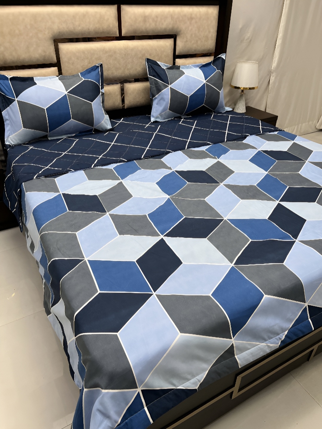 

Pure Decor Blue & Grey Geometric Printed Cotton 4 Piece Double King Superfine Bedding Set