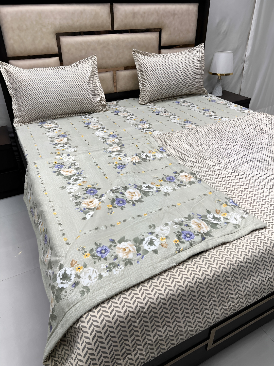

Pure Decor Green & Blue Floral Printed Cotton 4 Piece Double King Superfine Bedding Set