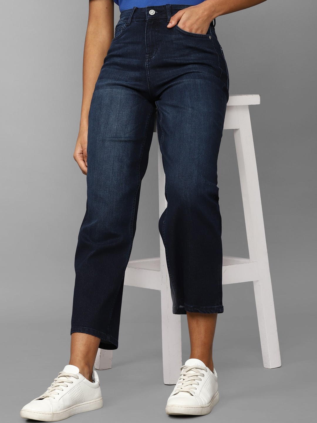 

Allen Solly Woman Clean Look Light Fade Cropped Stretchable Jeans, Navy blue