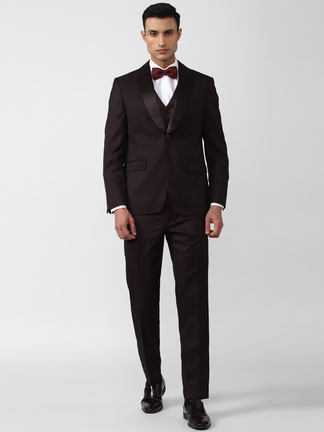 

Van Heusen Slim-Fit Single-Breasted Notched Lapel Three-Piece Party Suit, Black