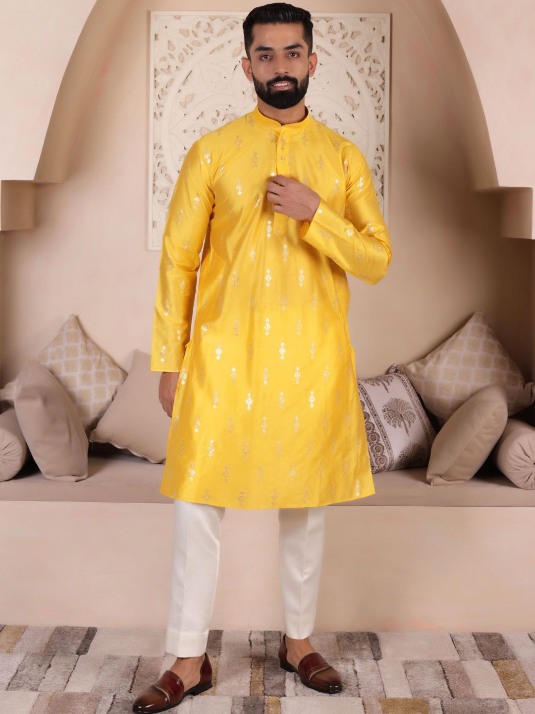 

Lightpole Sequin Embellished Mandarin Collar Straight Kurta, Yellow