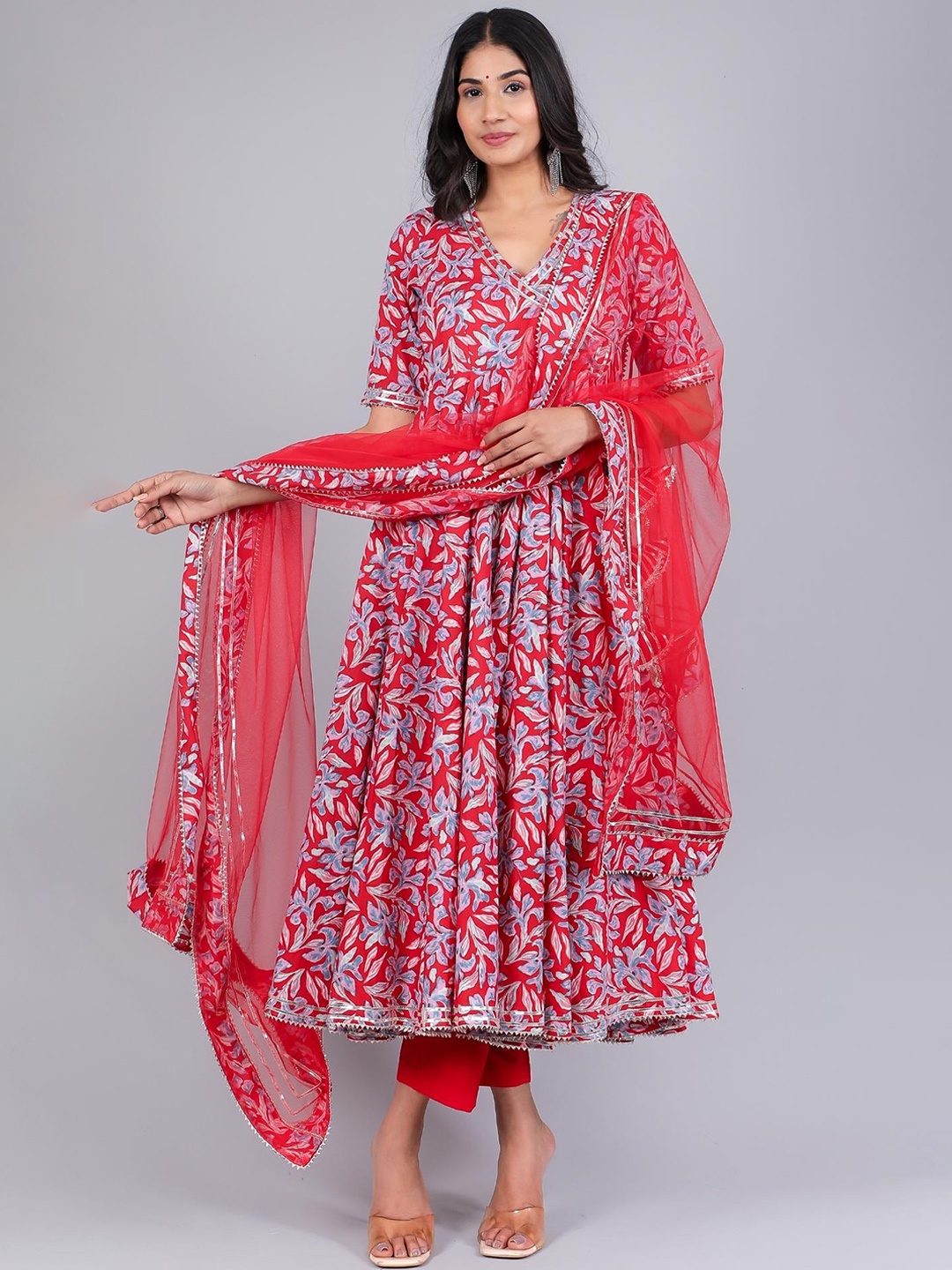 

NAINVISH Floral Printed Anarkali Kurta with Trousers & With Dupatta, Red