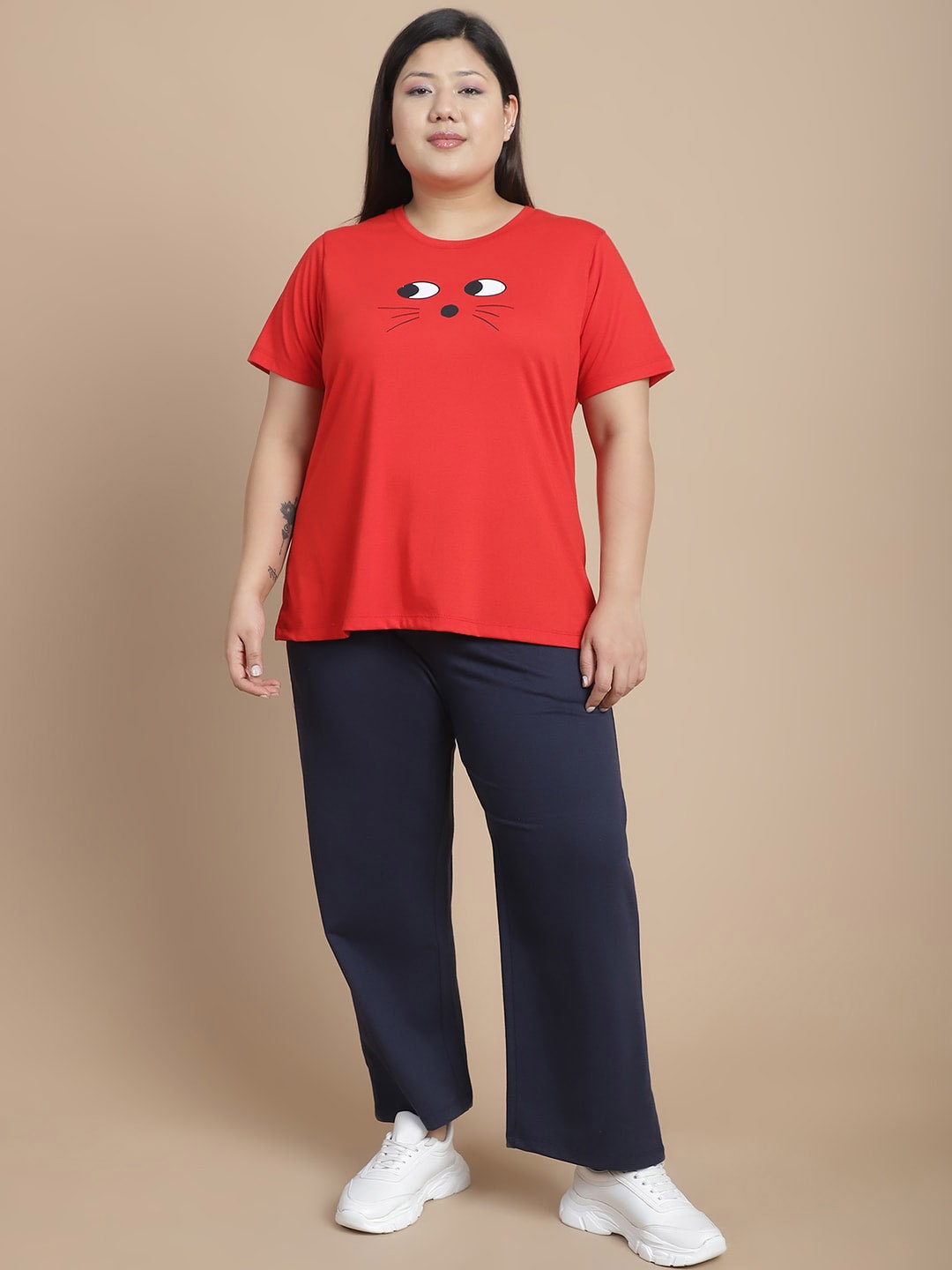 

Rute Plus Size Graphic Printed Round Neck Cotton T-shirt With Track Pant, Red