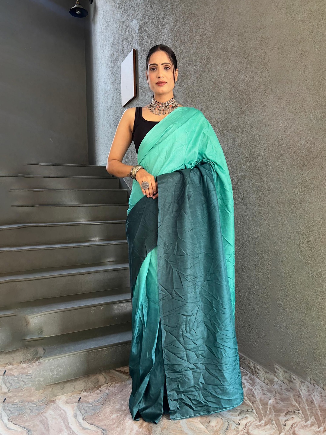 

Reeta Fashion Colourblocked Ready to Wear Saree, Teal