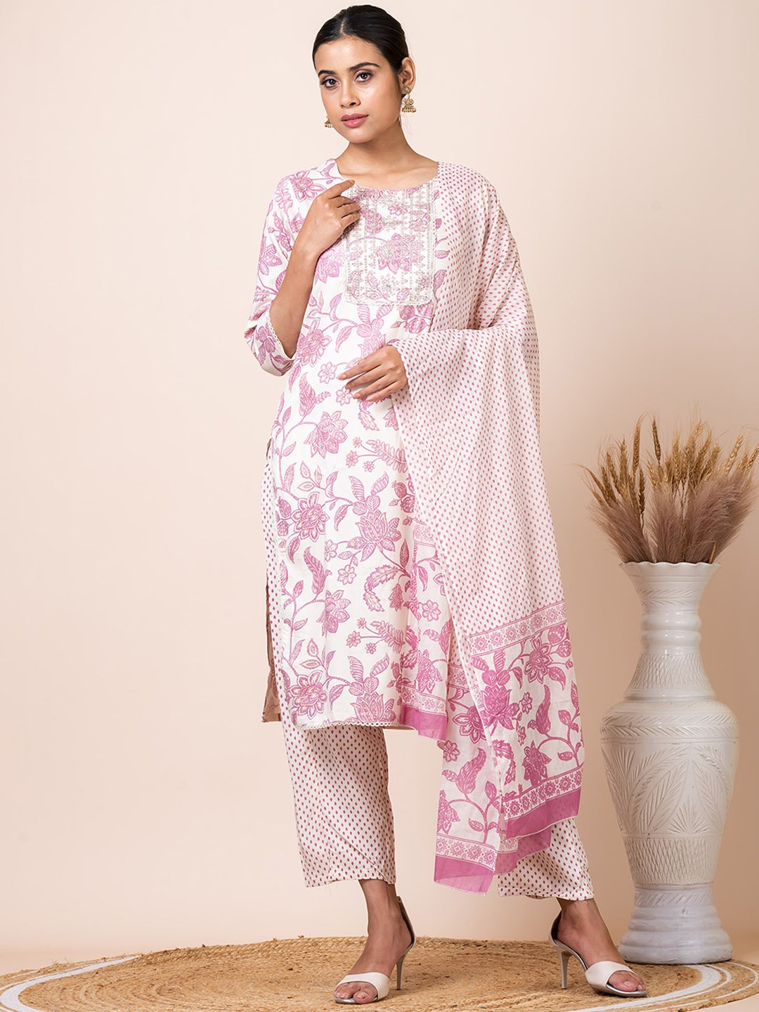 

SARSO Round Neck Floral Printed Regular Sequinned Pure Cotton Kurta Set, Off white