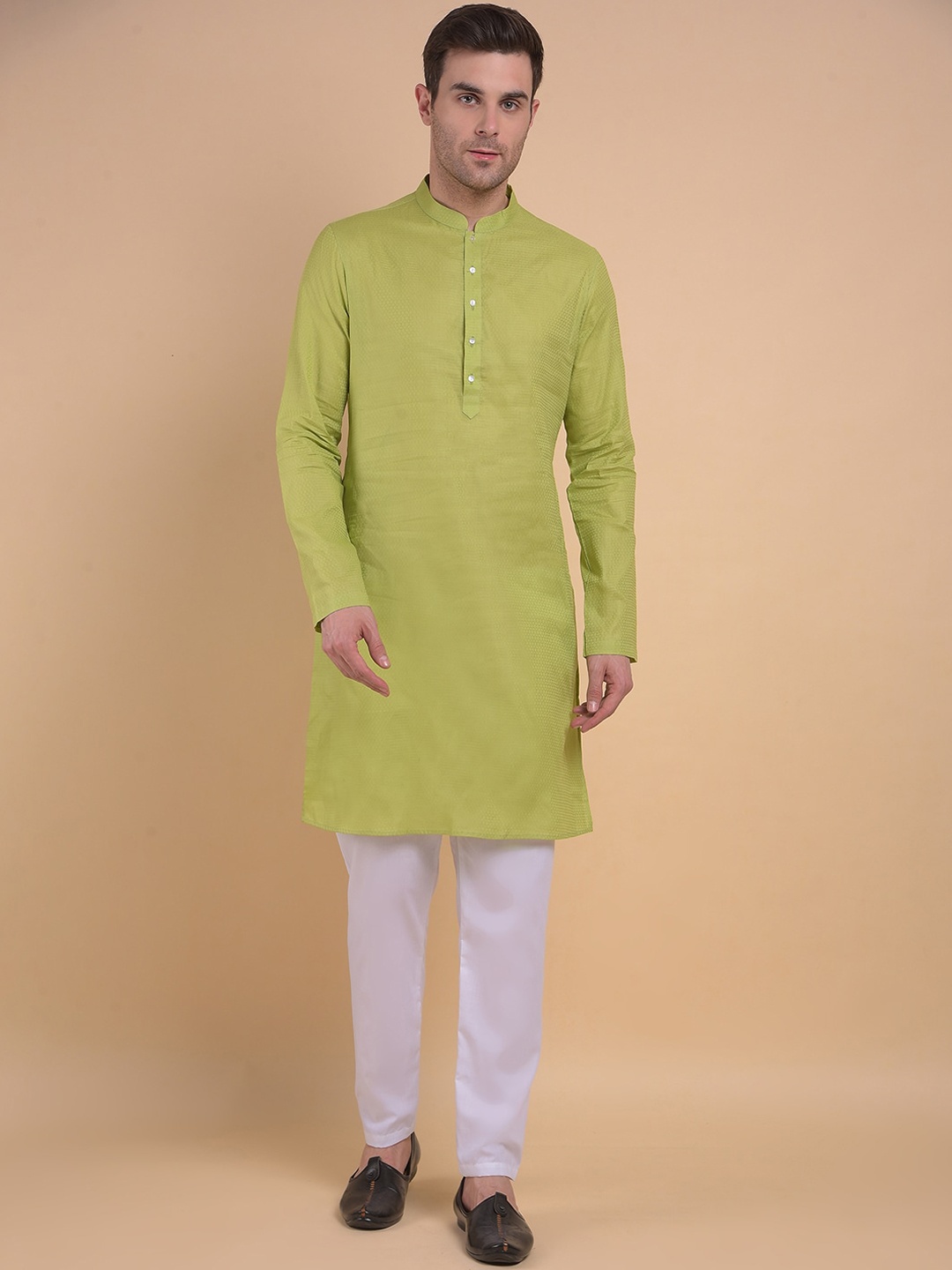 

Anouk Mandarin Collar Regular Kurta with Pyjamas, Green
