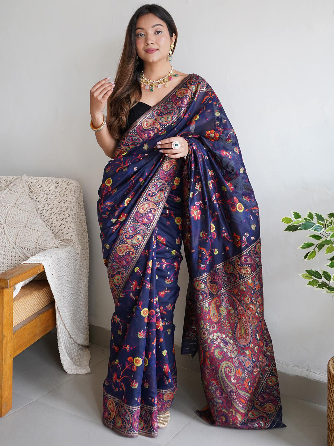 

Reeta Fashion Floral Pure Silk Designer Banarasi Saree, Navy blue