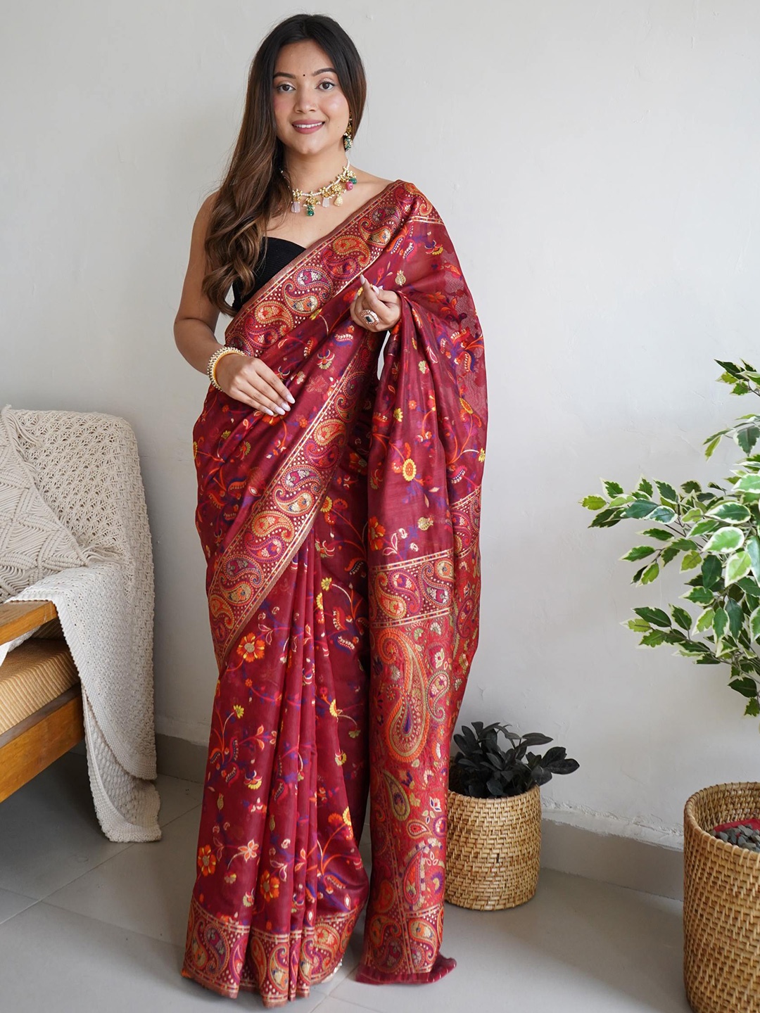 

Reeta Fashion Woven Design Zari Pure Silk Banarasi Saree, Maroon