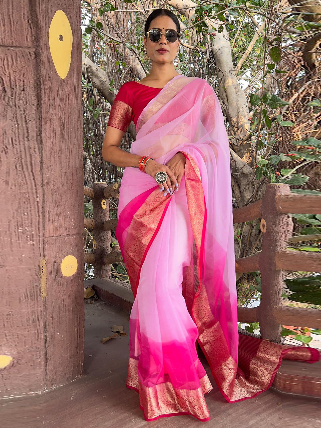 

Reeta Fashion Zari Organza Banarasi Saree, Peach
