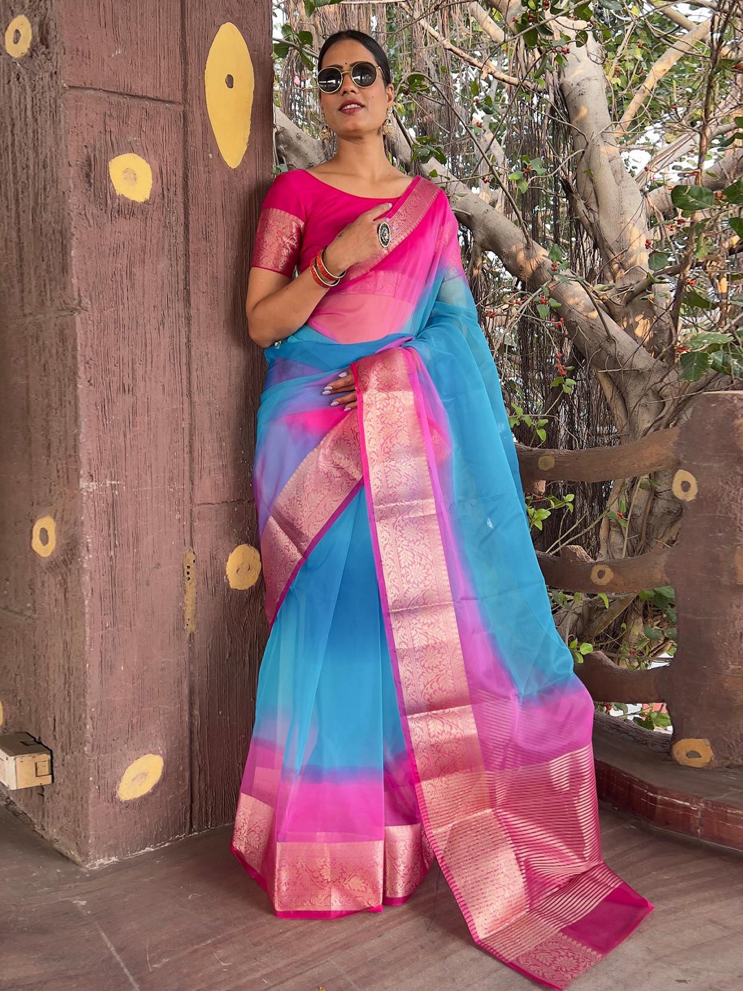 

Reeta Fashion Ombre Zari Organza Banarasi Saree, Blue