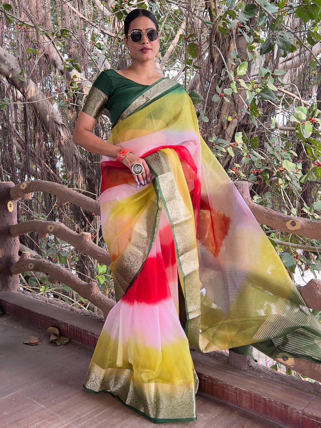 

Reeta Fashion Colourblocked Organza Designer Banarasi Saree, Green