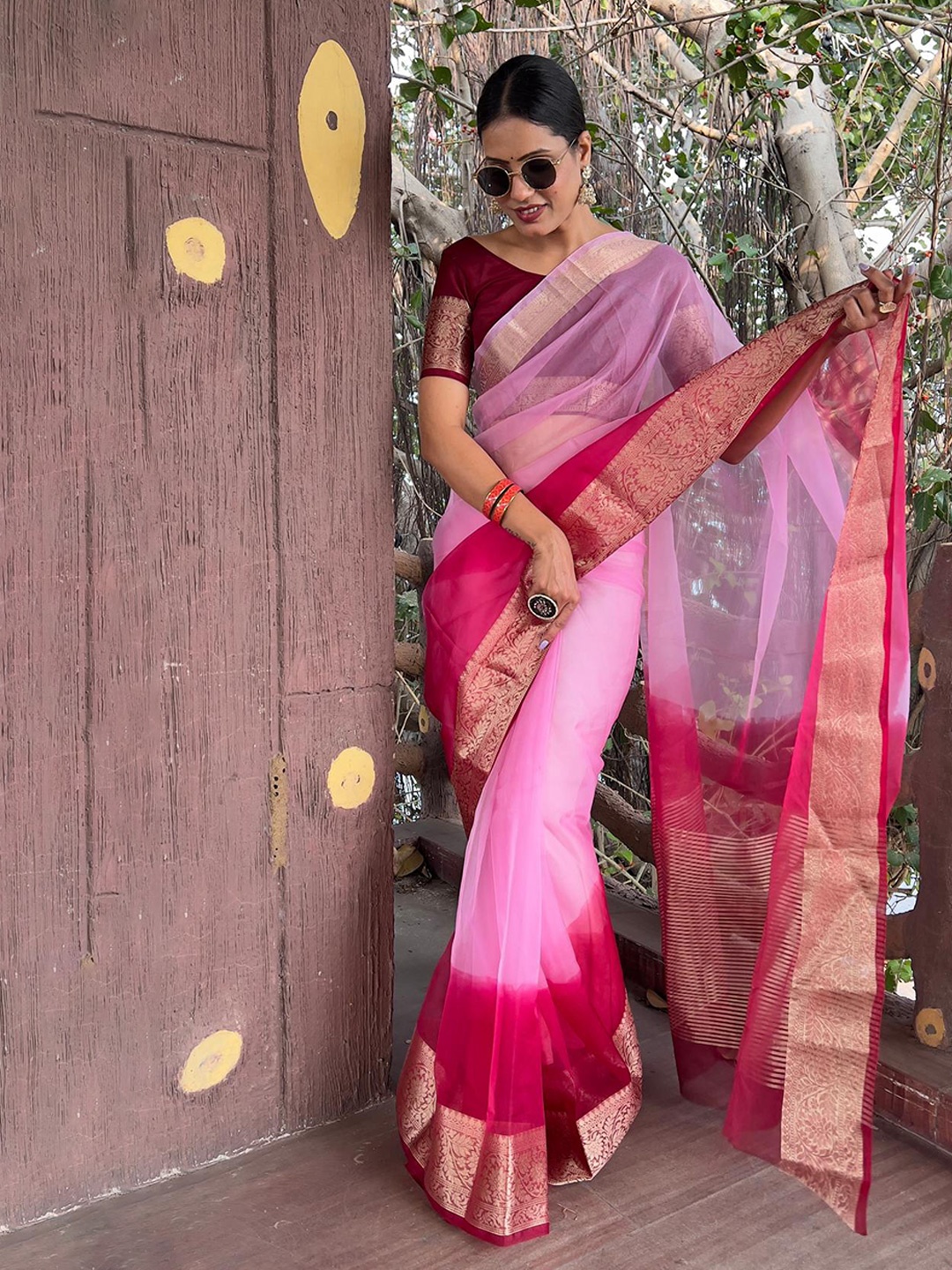 

Reeta Fashion Ombre Zari Organza Banarasi Saree, Pink