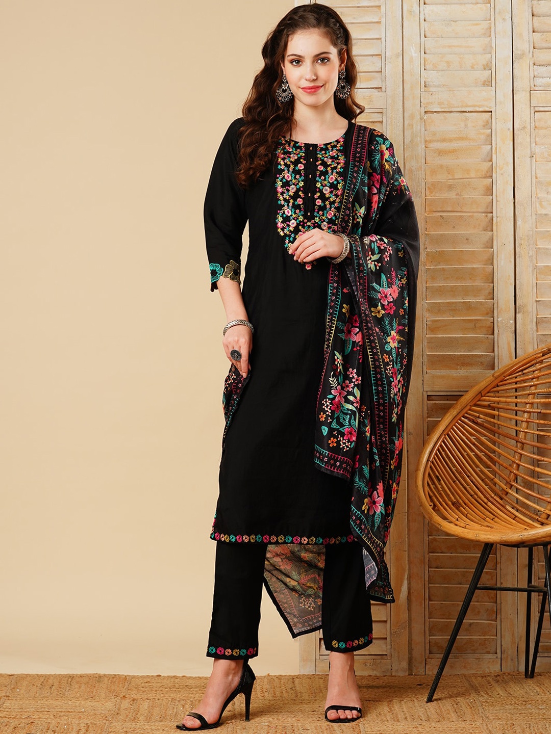

FASHOR Floral Embroidered Regular Kurta With Trouser & Dupatta, Black