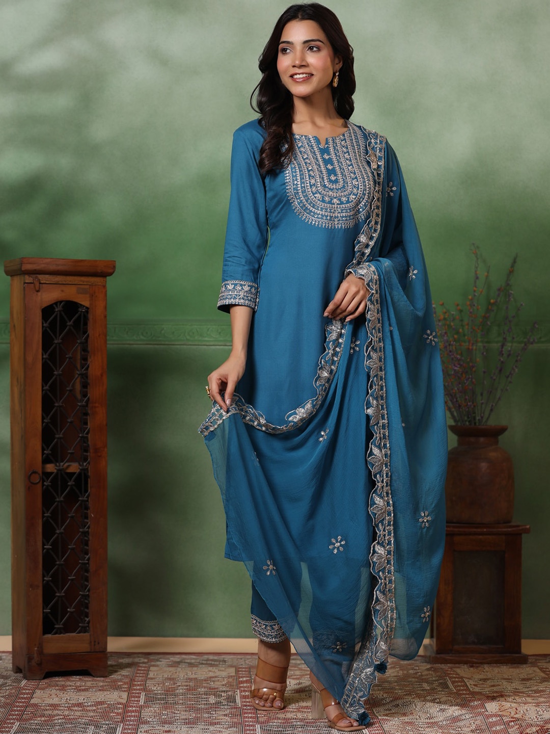 

FASHOR Ethnic Motifs Embroidered Zari Straight Kurta with Trousers & Dupatta, Turquoise blue