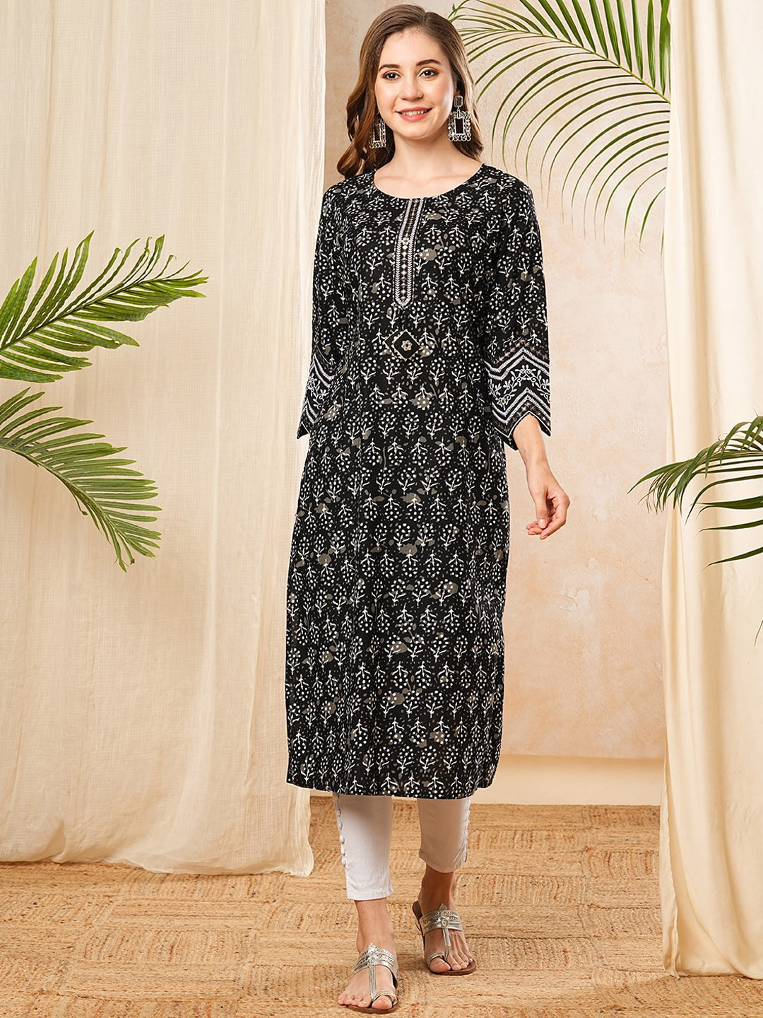 

FASHOR Ethnic Motifs Printed Round Neck Sequinned Straight Cotton Kurta, Black
