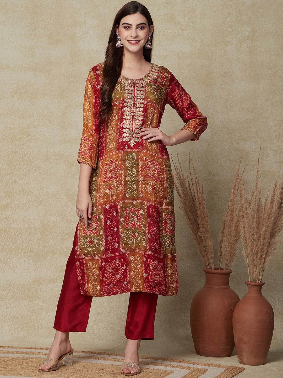 

FASHOR Bandhani Printed Gotta Patti Kurta With Palazzo & Dupatta, Maroon