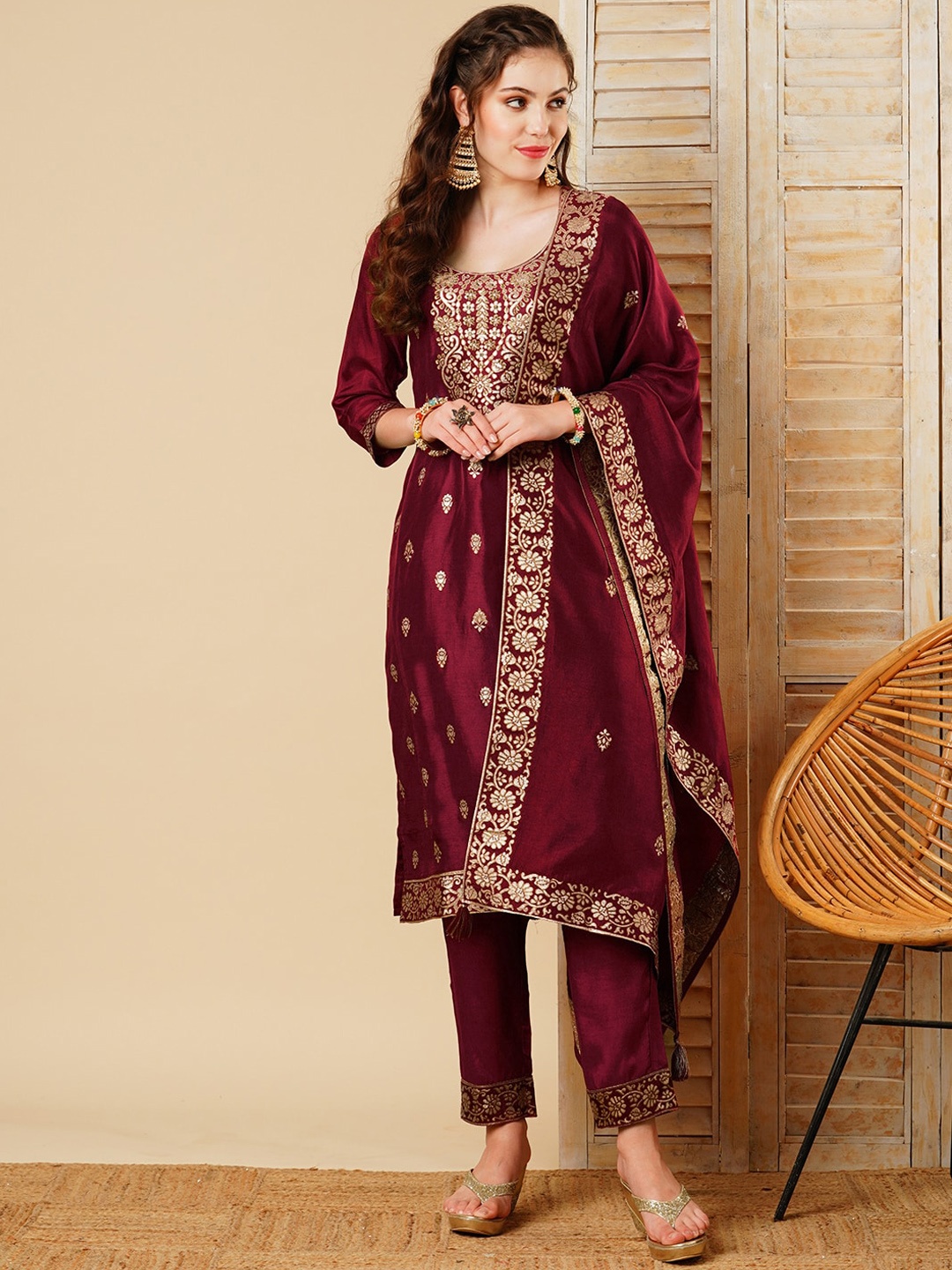 

FASHOR Ethnic Motifs Regular Beads and Stones Kurta with Trousers & Dupatta, Maroon