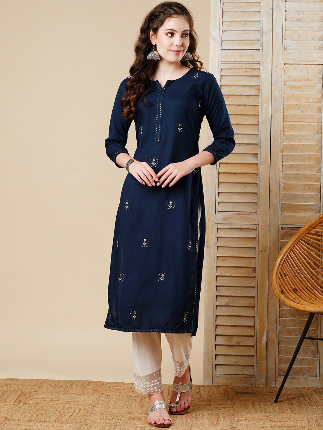 

FASHOR Ethnic Motifs Embroidered Straight Kurta, Navy blue