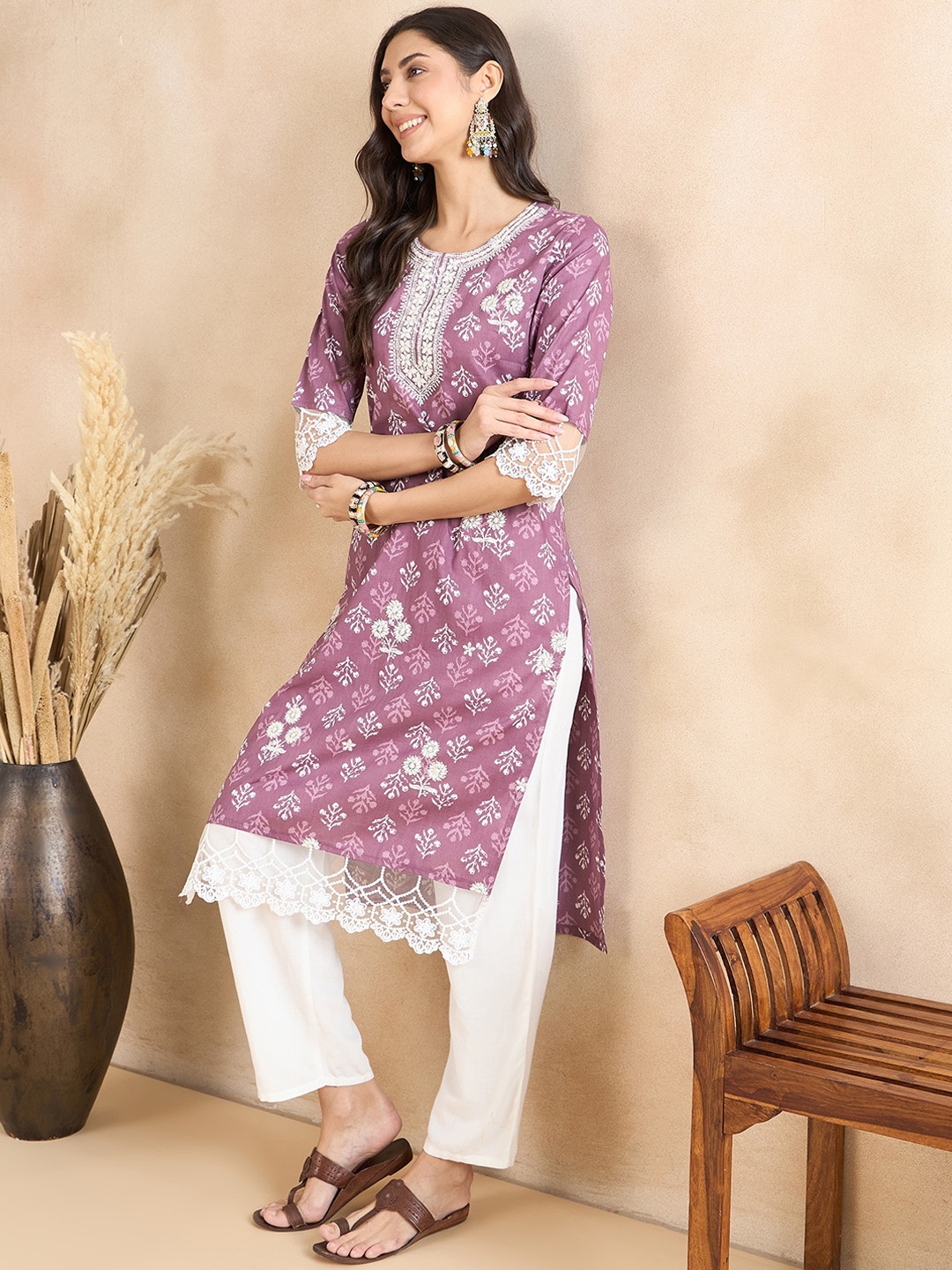 

Anouk Mauve Floral Printed Round Neck Thread Work Cotton Straight Kurta