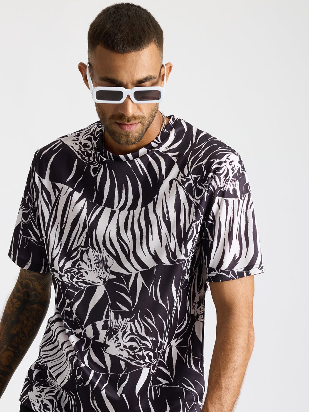 

FREAKINS Men Printed T-shirt, Black