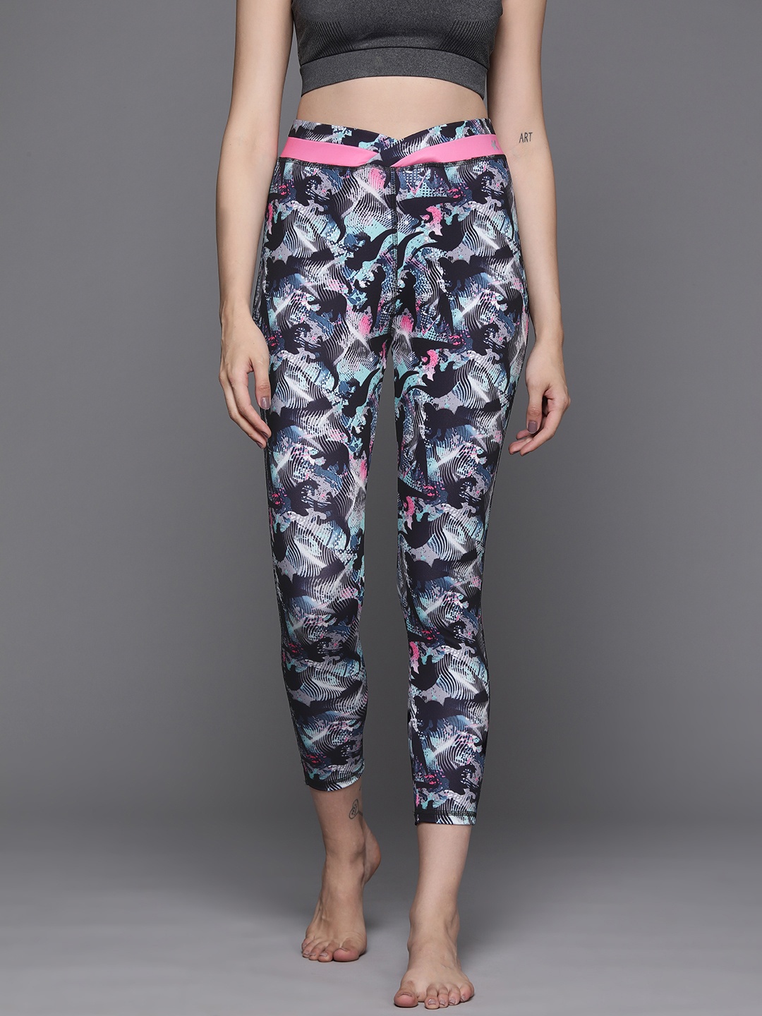 

HRX by Hrithik Roshan Printed Cropped Yoga Tights, Pink