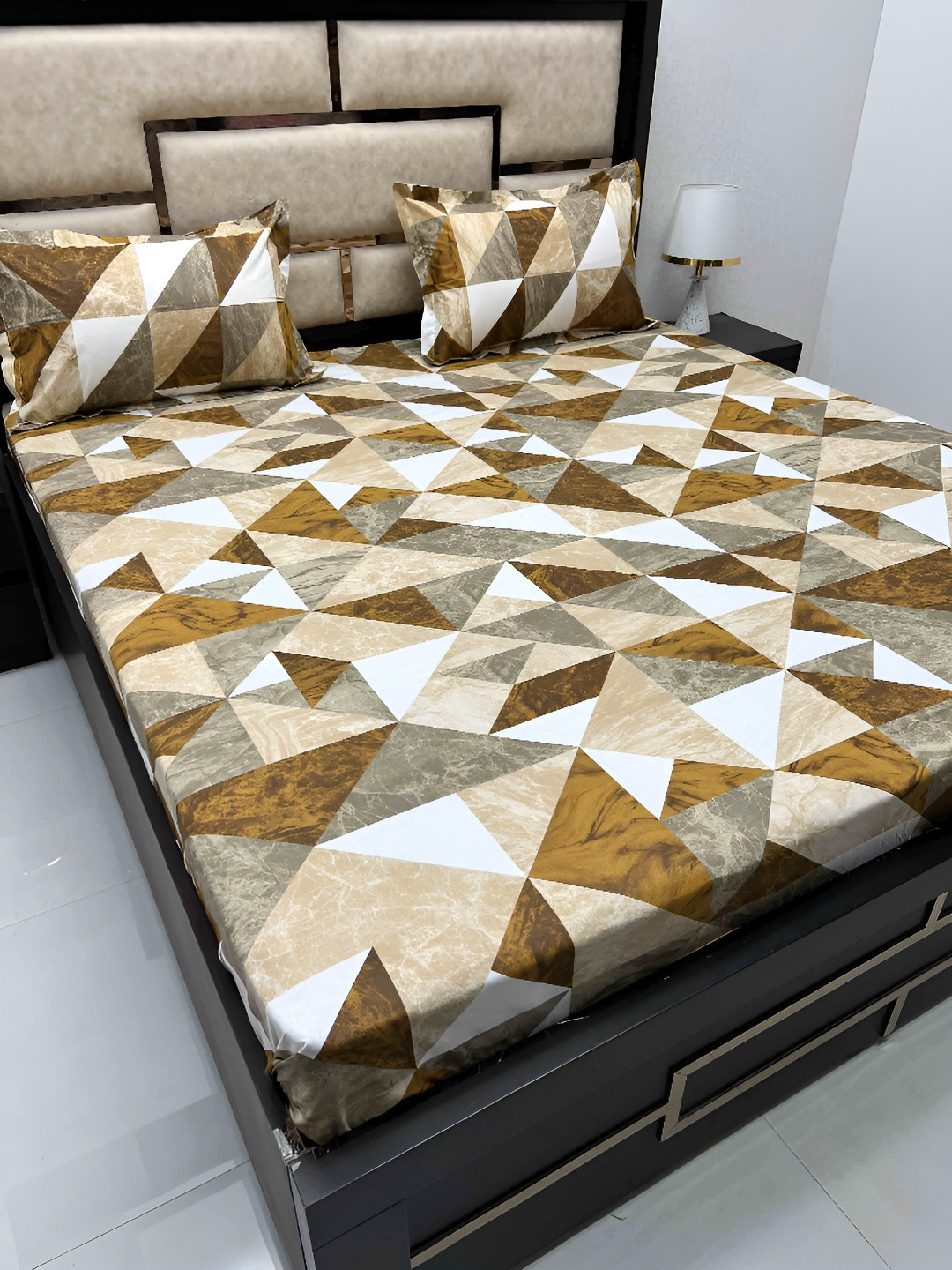 

Pure Decor Brown & White Geometric Cotton 400 TC King Bedsheet with 2 Pillow Covers