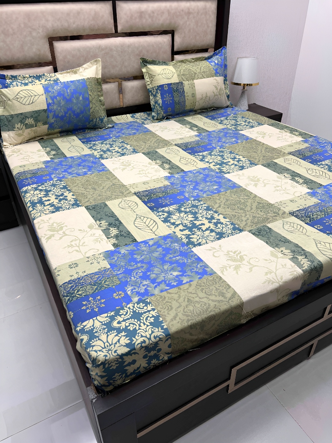 

Pure Decor Blue & Off White Floral Cotton 400 TC King Bedsheet With 2 Pillow Covers