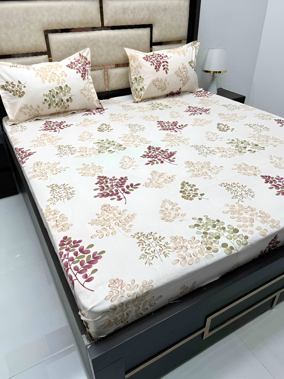 

Pure Decor Peach & Off White Floral Cotton 400 TC King Bedsheet With 2 Pillow Covers